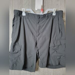 ♡The North Face Dark Gray Cargo Shorts‎